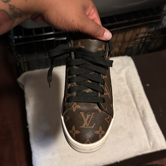 Louis Vuitton Shoes Sizes 37 which is a 7 in women’s - Picture 3 of 3
